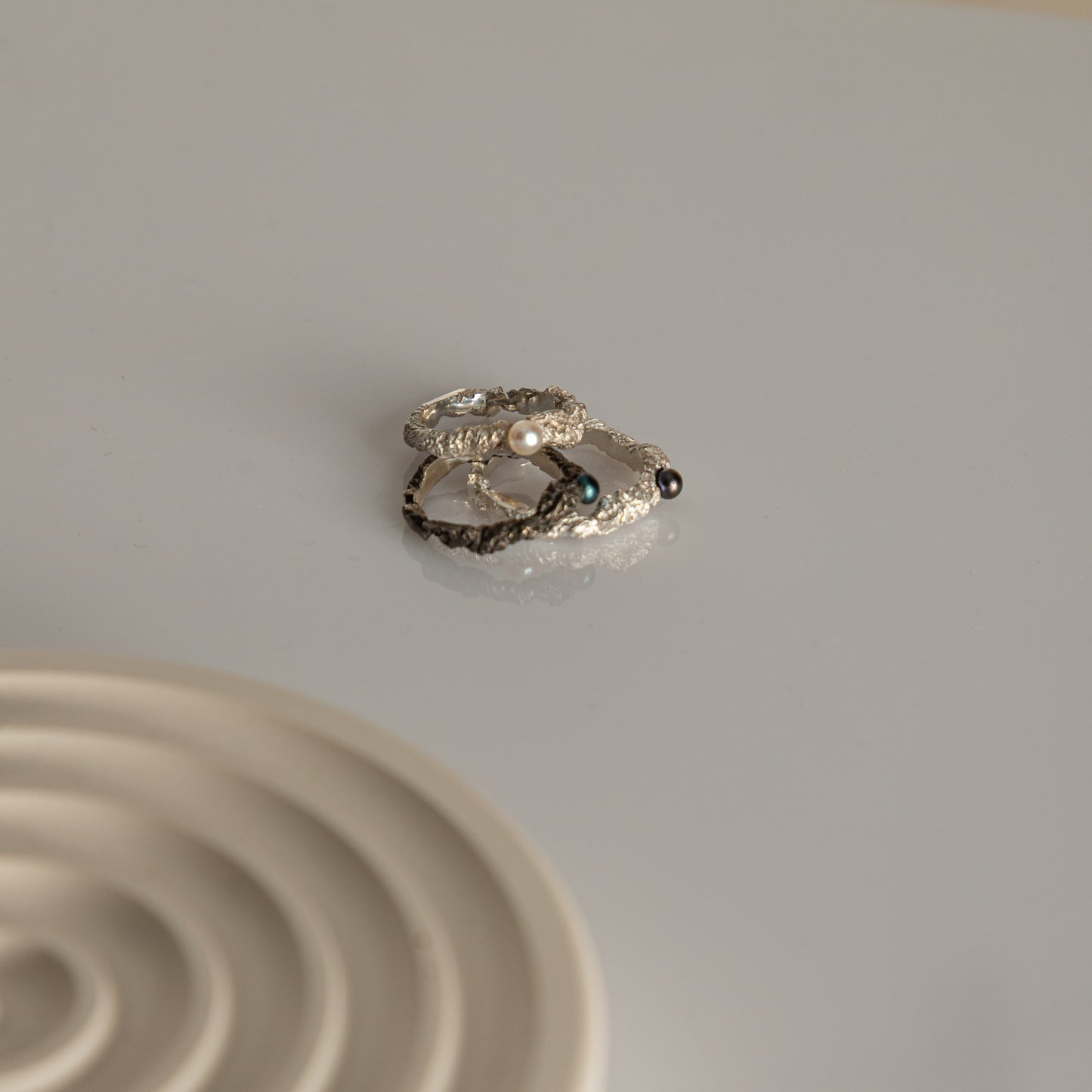 Textured shiny silver ring with white pearl Slver 925 squashed ring