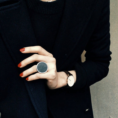 Gothic black disc ring portrait styling, modern women jewelry
