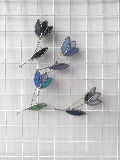 Minimal floral brooch made of stained glass