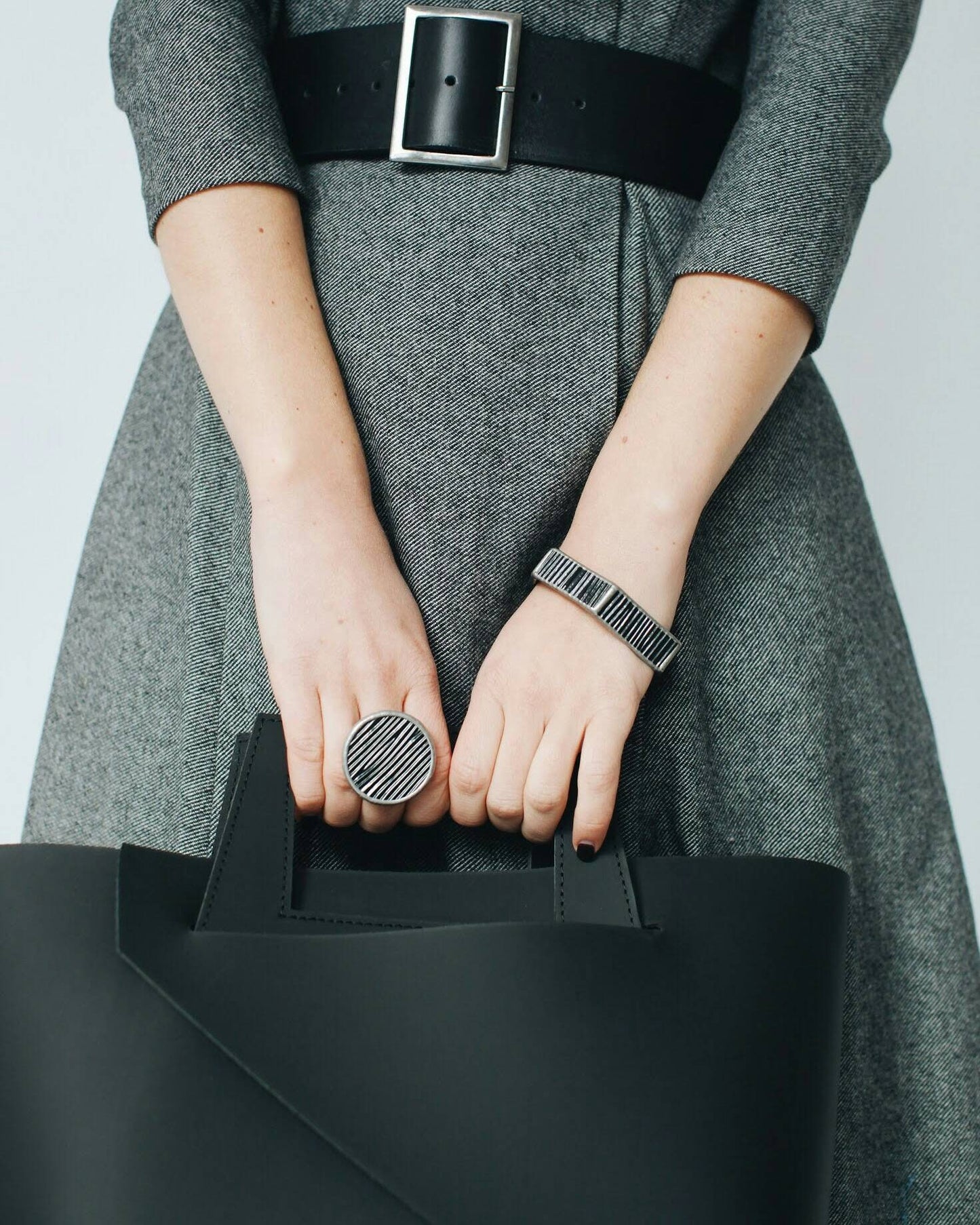 Black chunky round ring for women, large disk ring, statement stained glass ring, gothic geometric ring, minimalist jewelry, gift for her