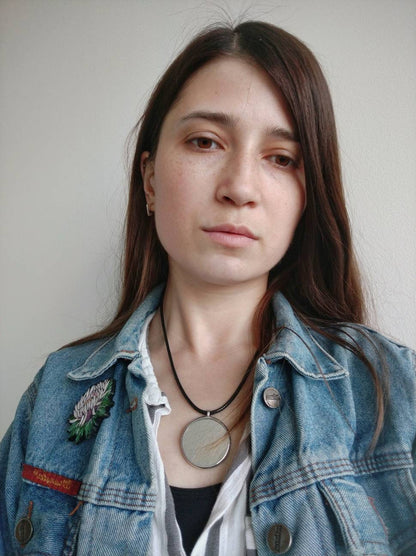 Woman wearing chunky mirror necklace