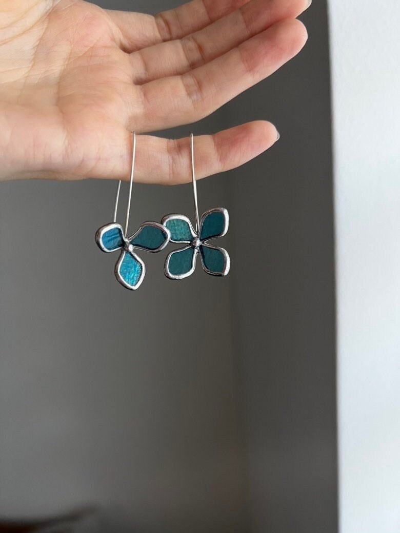 Stained glass blue hydrangea earrings, long flower earrings, botanical jewelry, mismatched dangle earrings, bridesmaid gift, spring jewelry