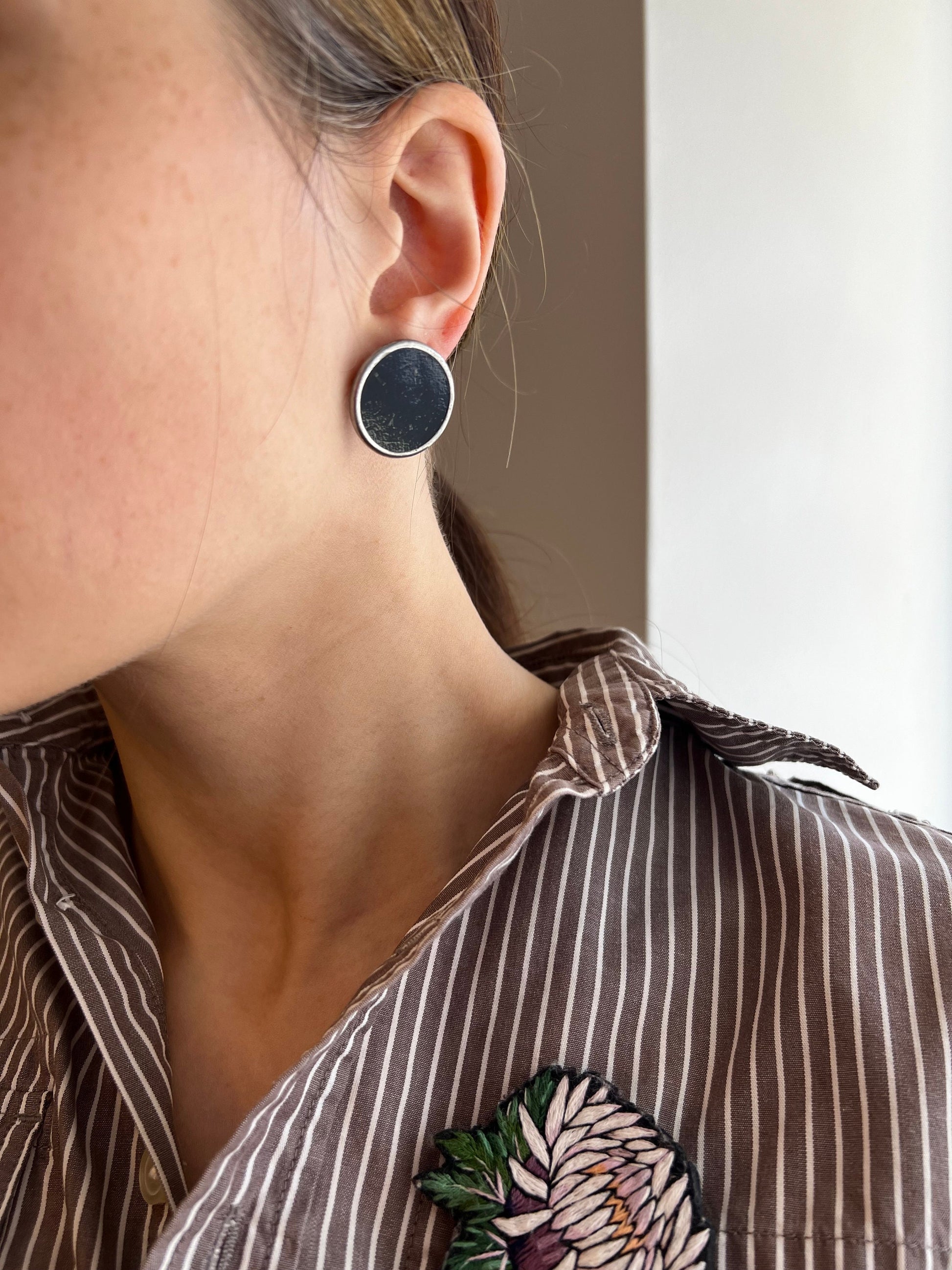 Black round disc earrings modern geometric jewelry look