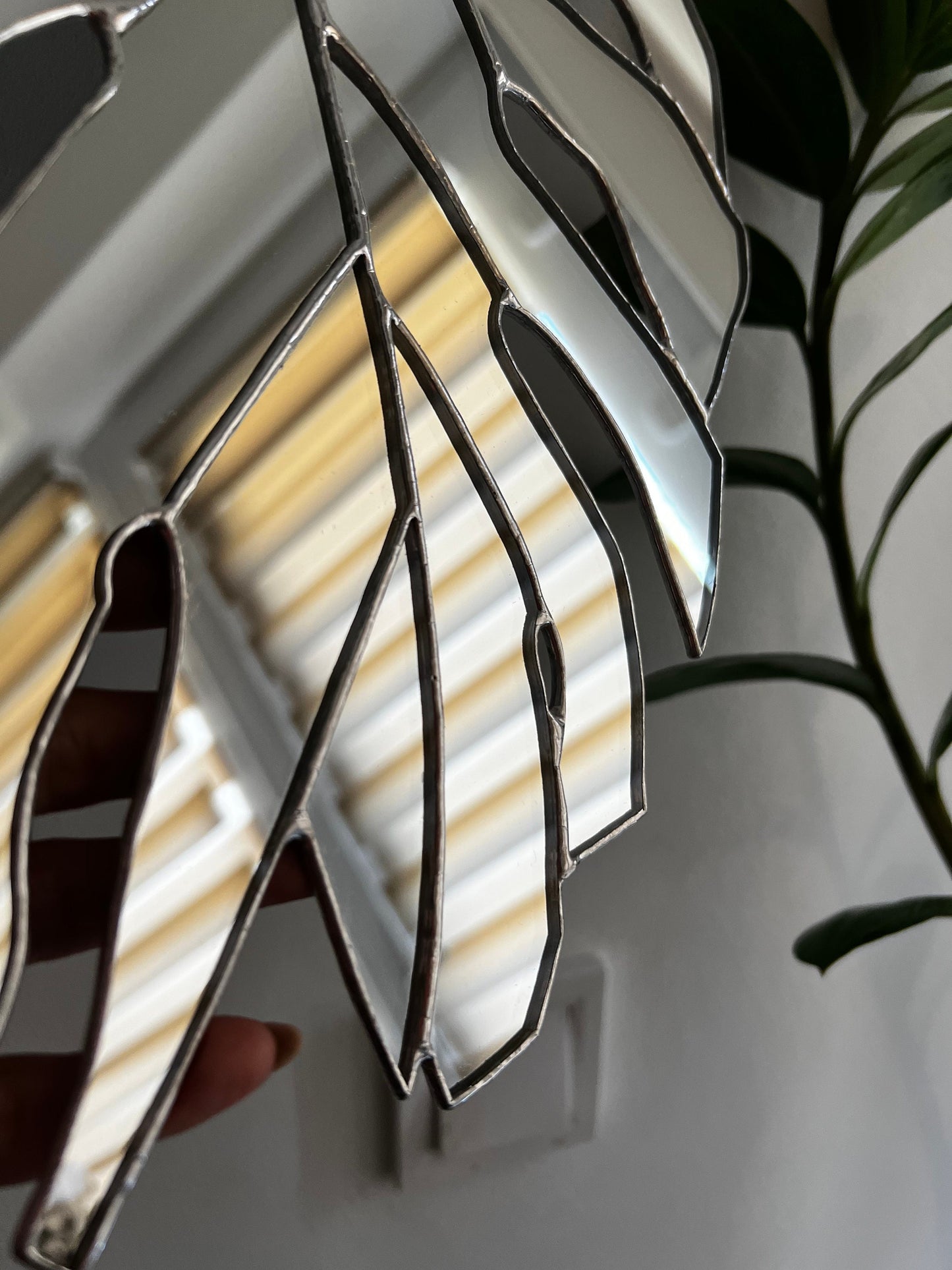 Stained Glass Monstera Leaf Mirror: Botanical Wall Decor