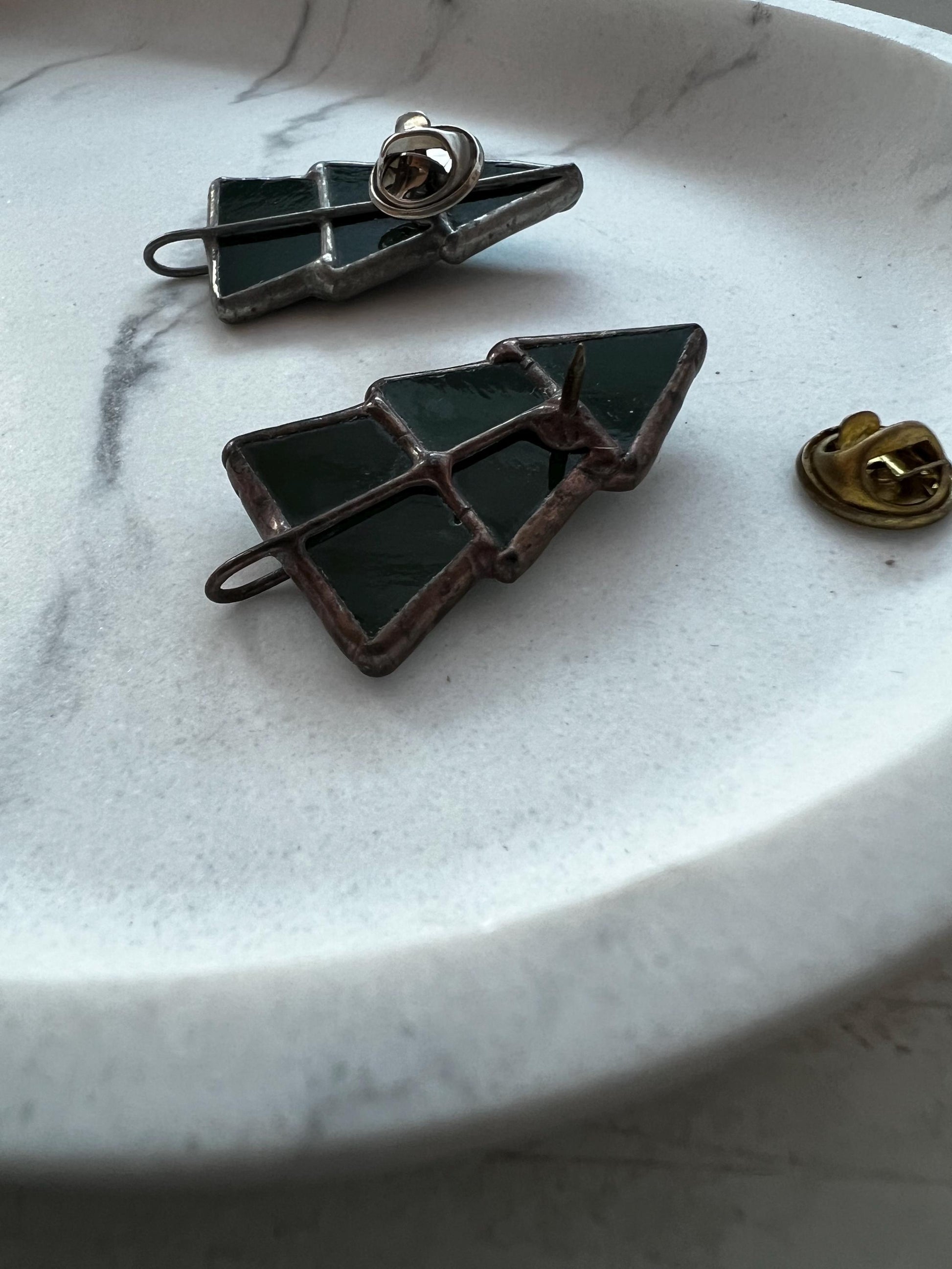 Stained Glass Green Christmas Tree Brooch: Handmade Holiday Pin