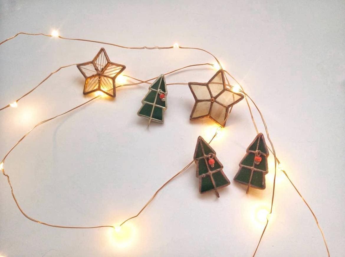 Stained Glass Green Christmas Tree Brooch: Handmade Holiday Pin