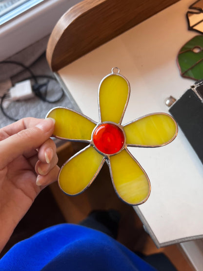 Stained Glass Daisy Suncatcher: Spring Window Ornament