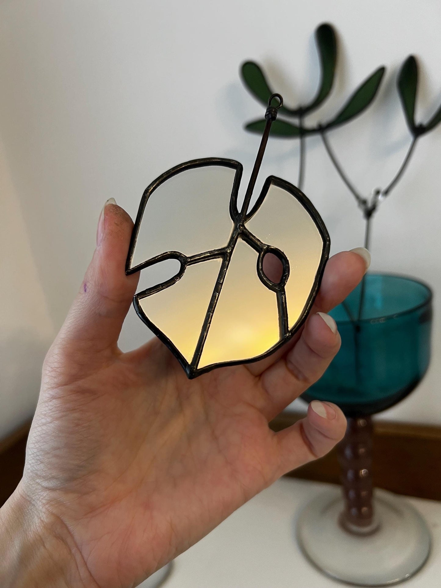 Monstera leaf hanging decor, handmade suncatcher, stained glass plant, stained glass monstera art, light catcher, nature lovers gift