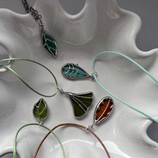 Botanical stained glass necklace, leaf pendant, art glass jewerly, gingko leaf necklace, nature pendant, spring necklace, nature lover gift