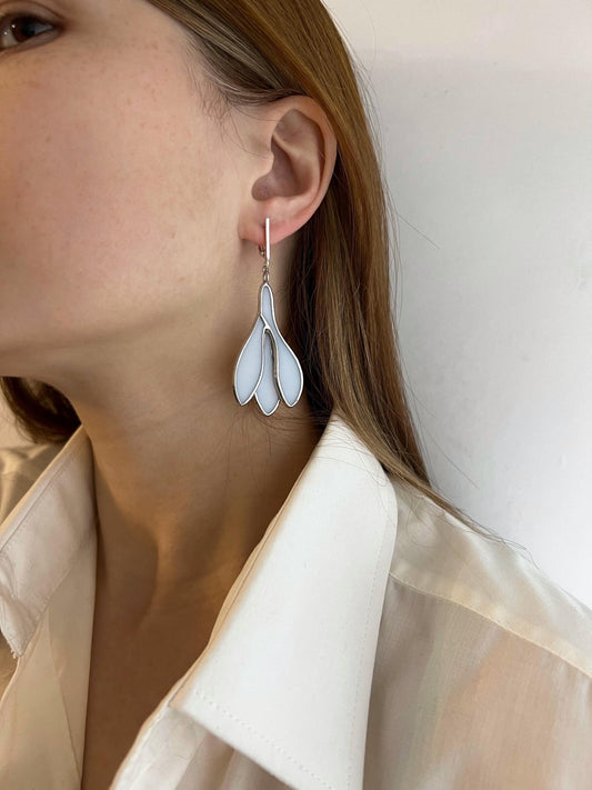 Dainty crocus earrings, stained glass flower earrings, botanical spring earrings, girlfriend gift, dangle earrings, nature inspired gift