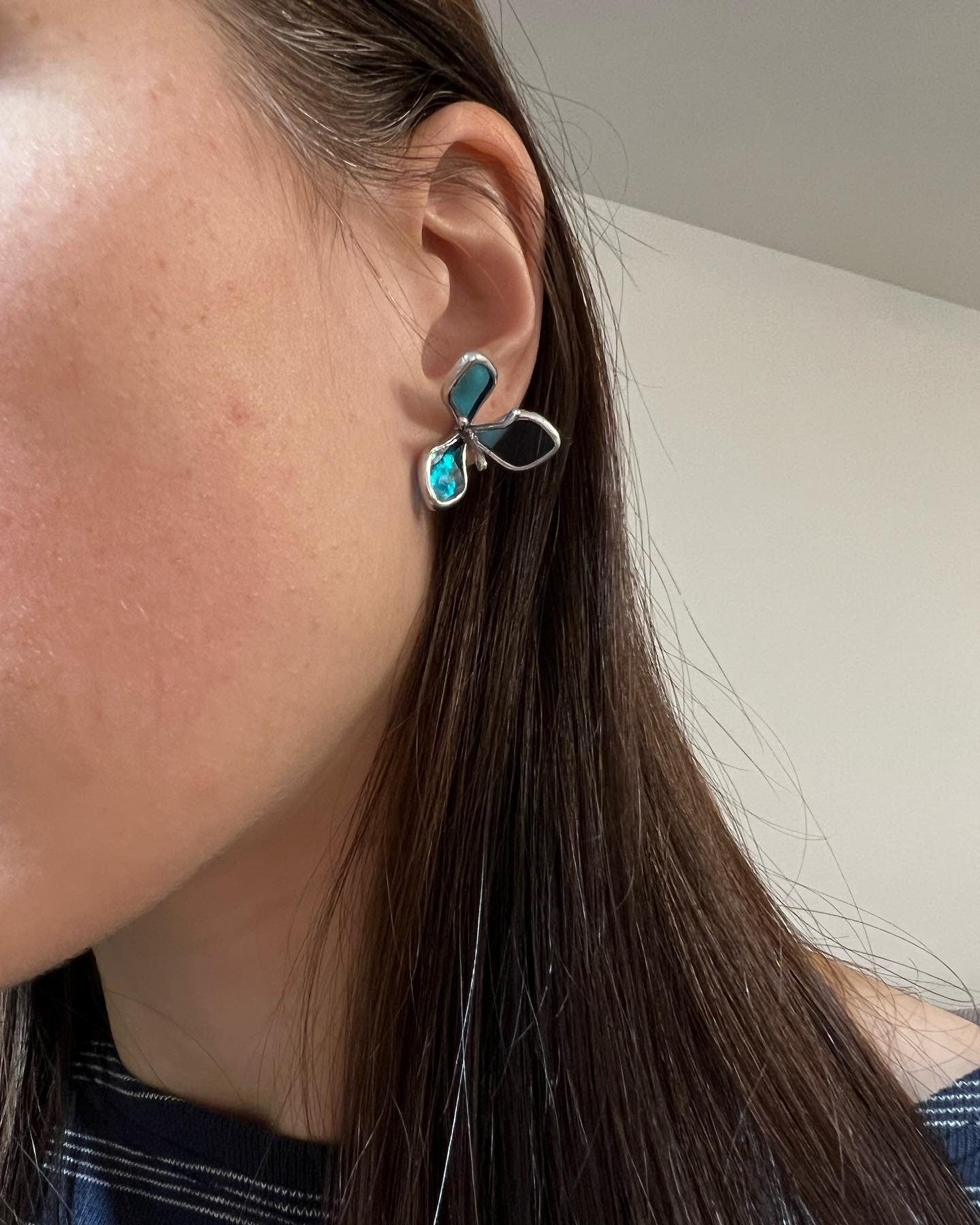 Bridal blue flower stud earrings, mismatched hydrangea earrings, stained glass botanical earrings, spring jewelry, nature lover gift