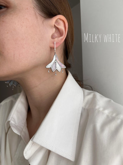 Lightweight botanical earrings inspired by wildflowers, milky white color.