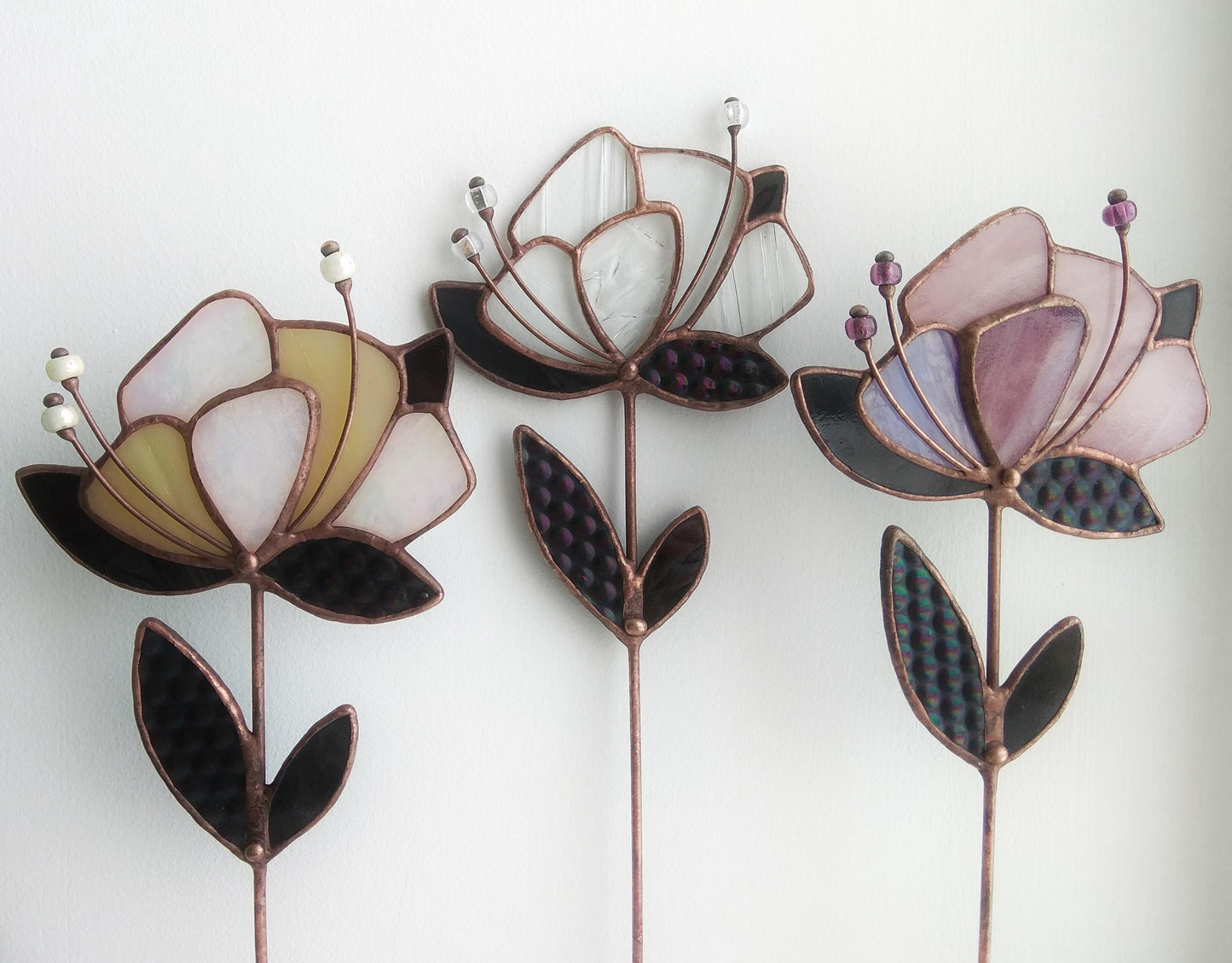Stained glass flower plant stake, decorative handmade flower suncatcher, botanical glass art, plant decorations, home gift for mom
