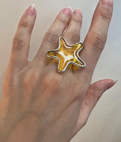 Detailed view of adjustable ring base – handmade Tiffany technique.