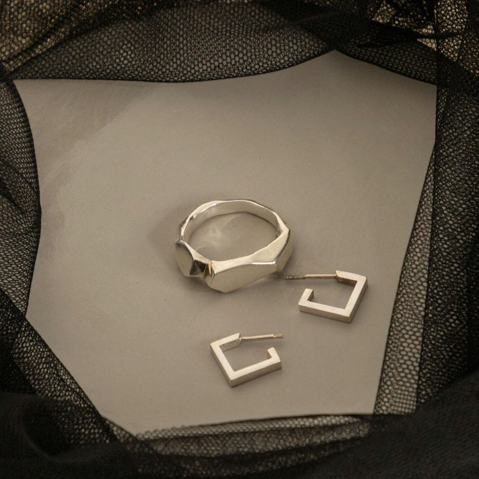 modern clean design silver jewelry set