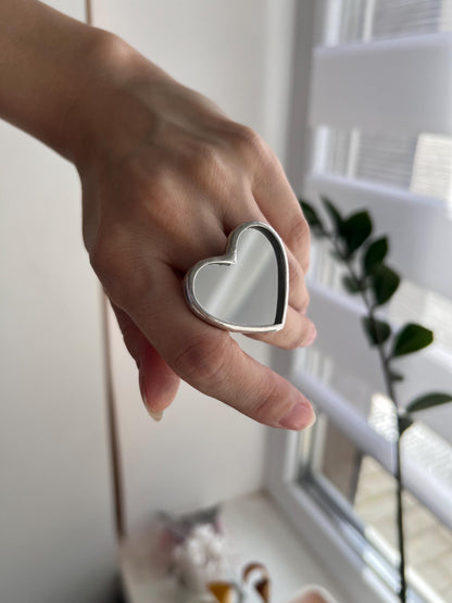 Unique Ring with Massive Mirror Heart