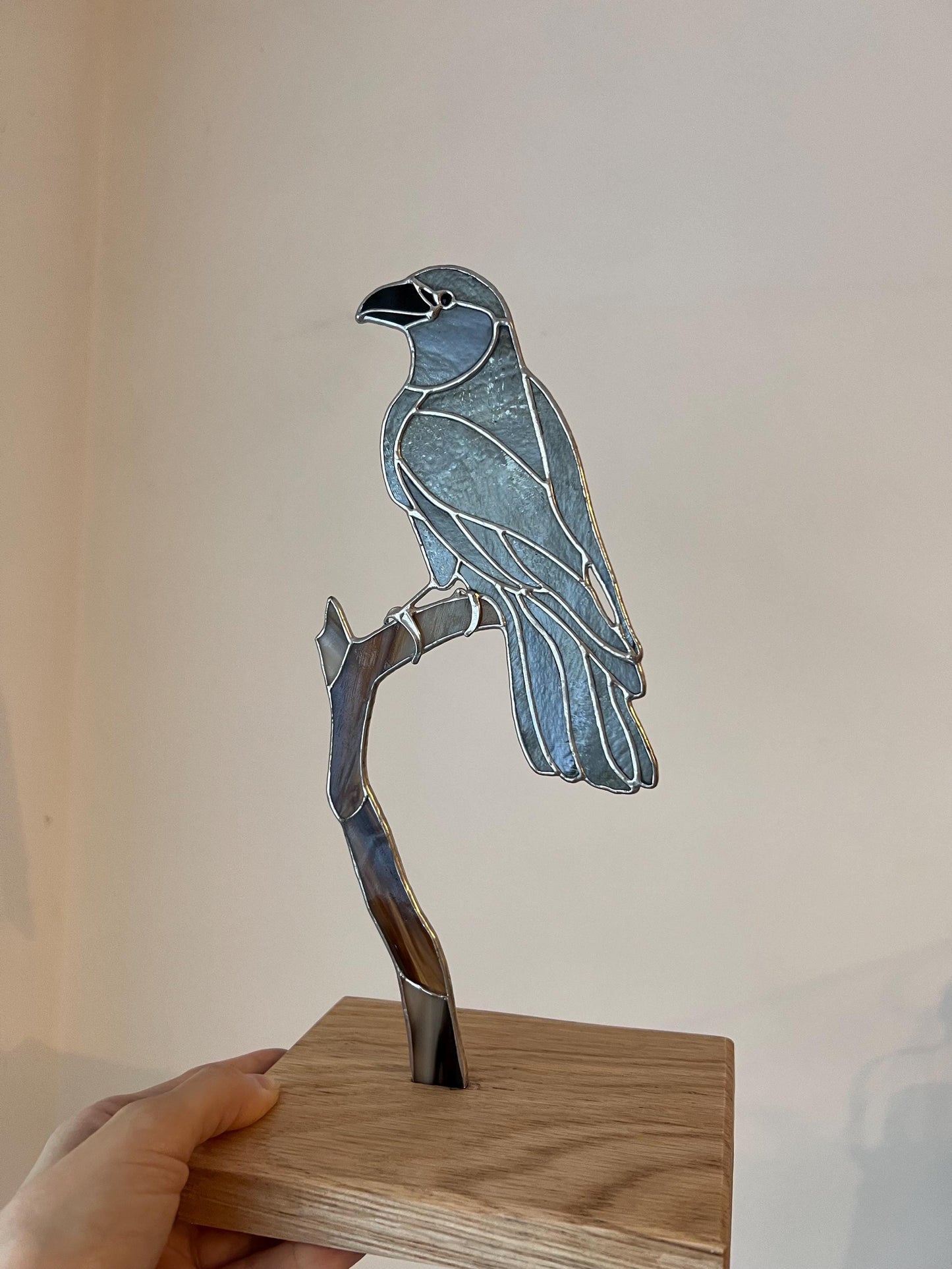 Handcrafted crow figurine made of stained glass – unique fall home decoration