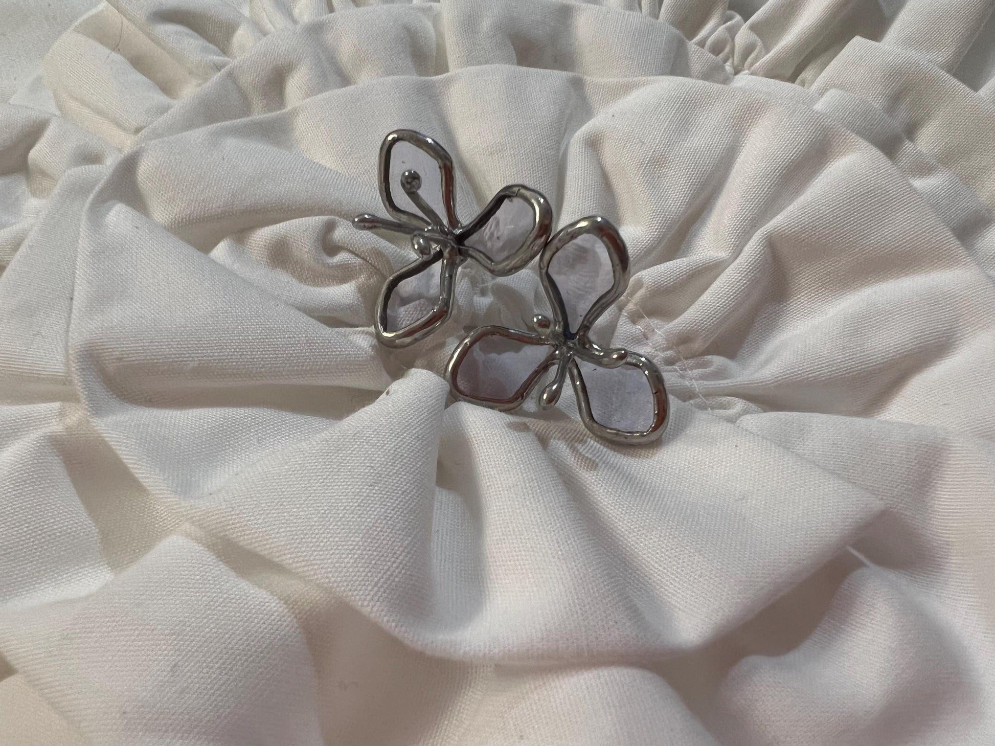 Blue Hydrangea Stained Glass Earrings – Artistic Handmade Floral Gift