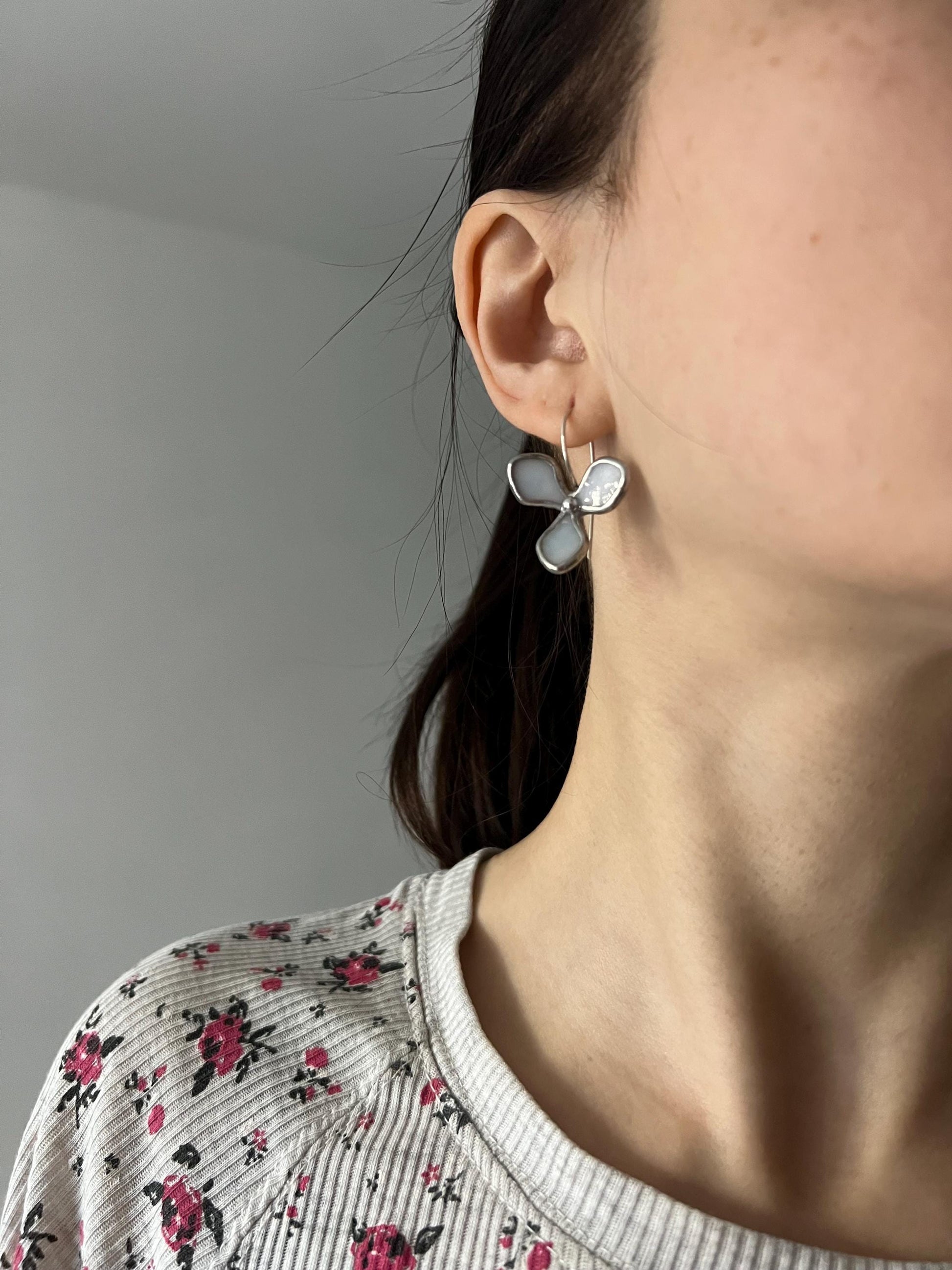 Blue Hydrangea Stained Glass Earrings – Artistic Handmade Floral Gift