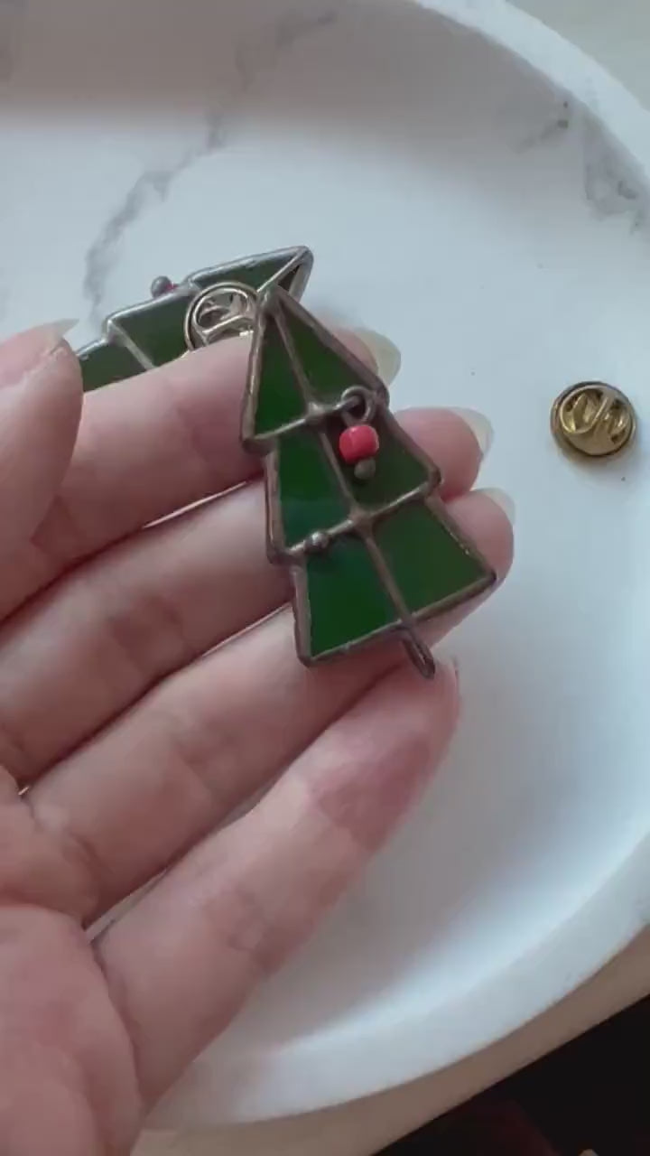 Stained Glass Green Christmas Tree Brooch: Handmade Holiday Pin